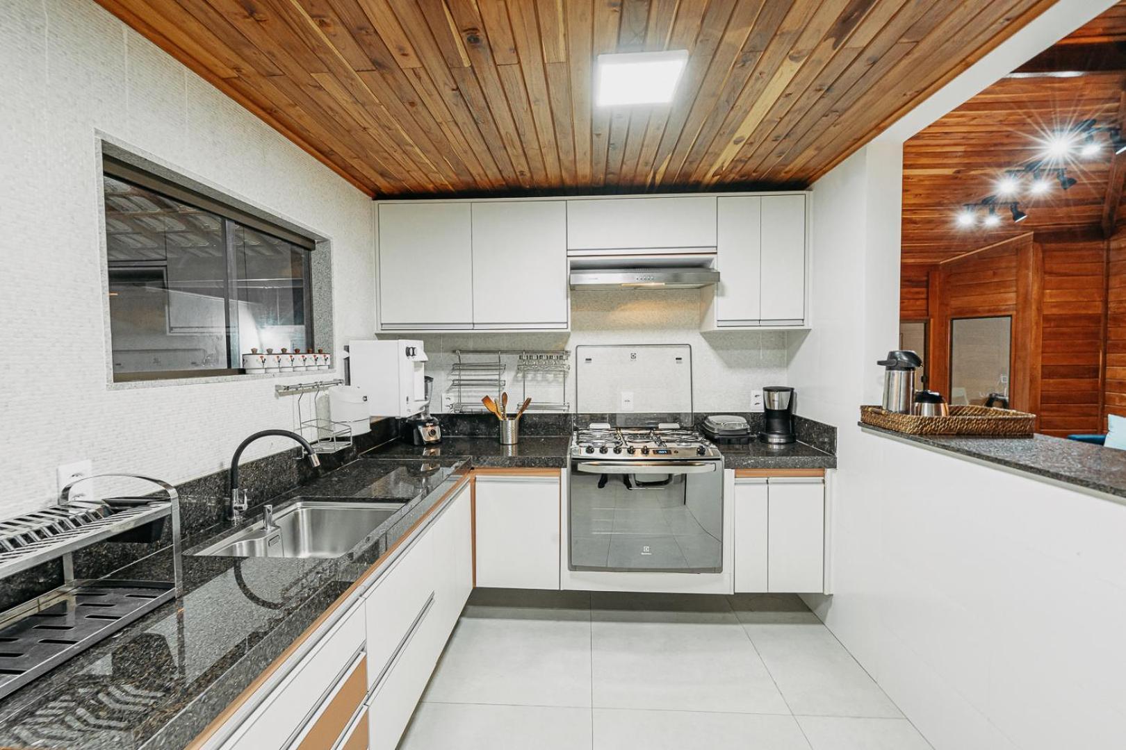 Casadecastelhanos, Quadra Do Mar De Castelhanos, 4 Suites Com Ar, Churrasqueira, Piscina, Hidromassagem, Cozinha Integrada Gourmet Ideal Para Familia E Amigos Anchieta  Exteriör bild